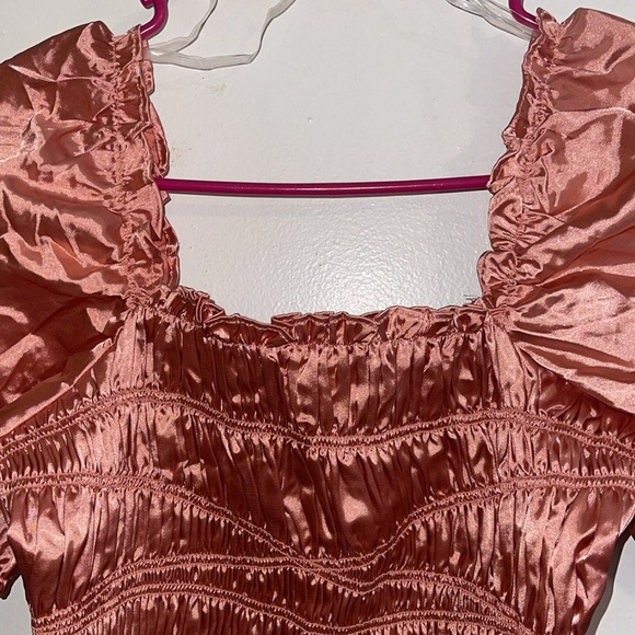 🌹WILLOW & ROOT SMOCKED SATIN TOP - Picture 4 of 7